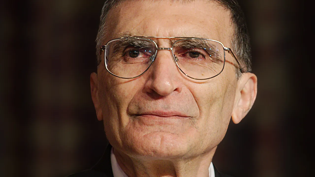 Aziz Sancar, İsveç Kraliyet Bilimler Akademisi’ndeki Nobel basın toplantısında (Stockholm, Aralık 2015)